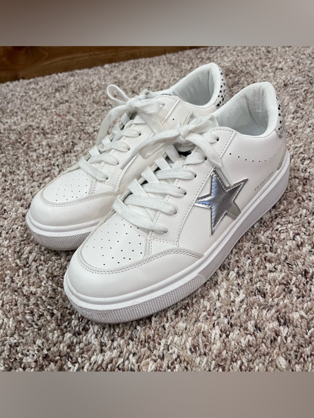 Vintage Havana Sneakers White Sliver Star Womens 8.5 Cheetah Perforated
